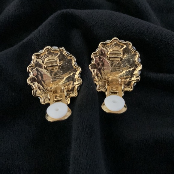 Clip On Earrings Gold Tone Textured Rhinestones Faux Pearls Lot of 4 Vintage - Picture 7 of 10